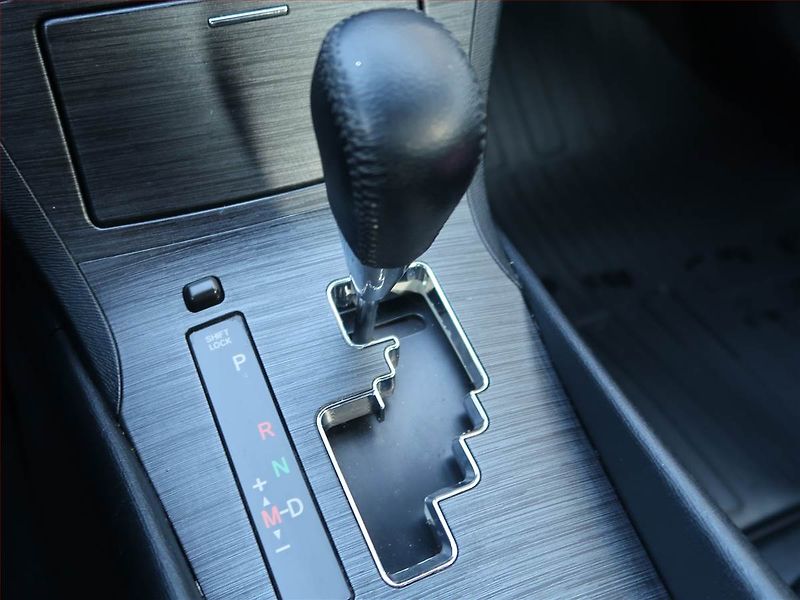 Toyota Avensis (2010) 2.2 D-4D, Automat, Xenony - fotka 13 z 18