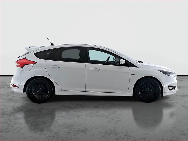 Ford Focus (2018) ST-Line 1.5 EcoBoost, Navi - fotka 6 z 18