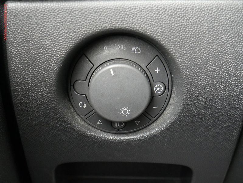 Opel Corsa (2008) 1.3CDTi, AC, výhřev sed - fotka 14 z 19