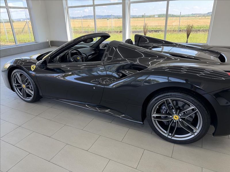 Ferrari 488 3,9 SPIDER - fotka 9 z 15