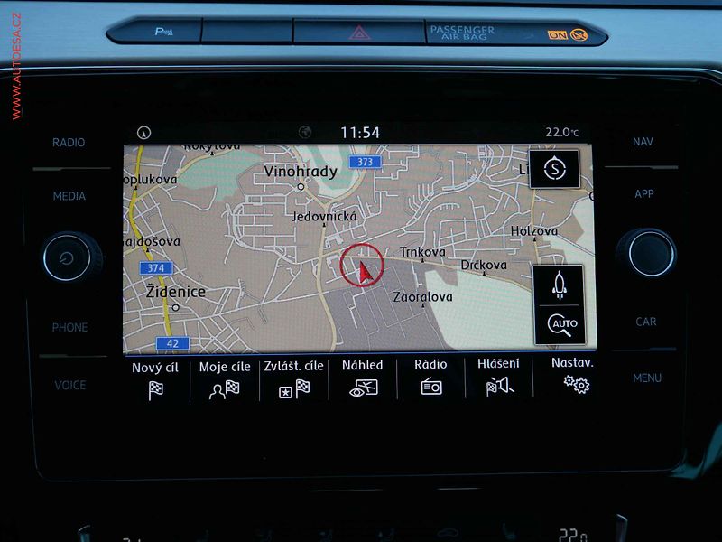 Volkswagen Passat (2019) 2.0TDi, Navi, LED, autoAC - fotka 16 z 22