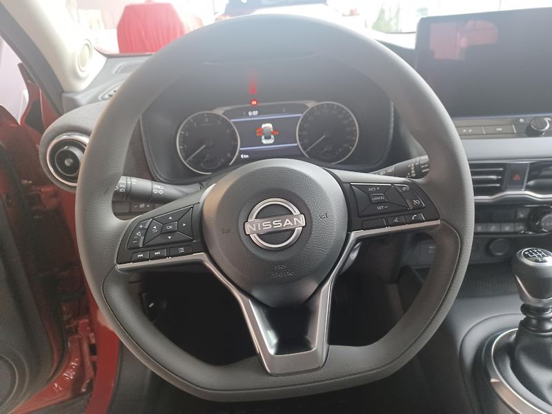 Nissan Juke (2025) 1.0DIG-T 84kW ACENTA+COMFORT - fotka 12 z 16