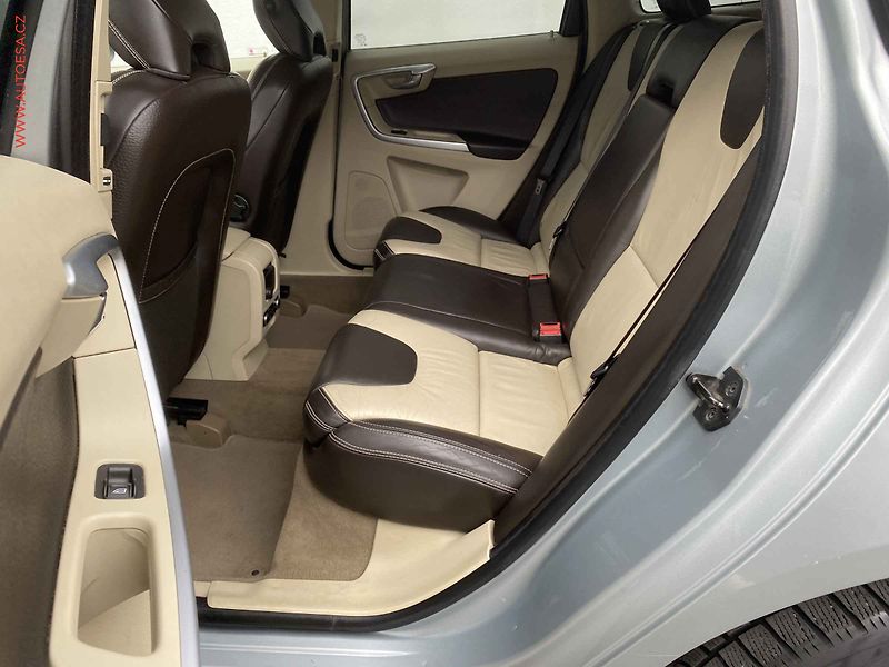 Volvo XC60 (2009) 2.4 D5 4WD, ČR, Summum, AT - fotka 10 z 18