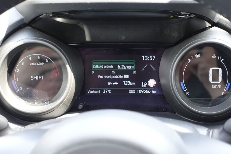 Toyota Yaris 1.5TNGA 125 - 6 MT Comfort Tec - fotka 23 z 27