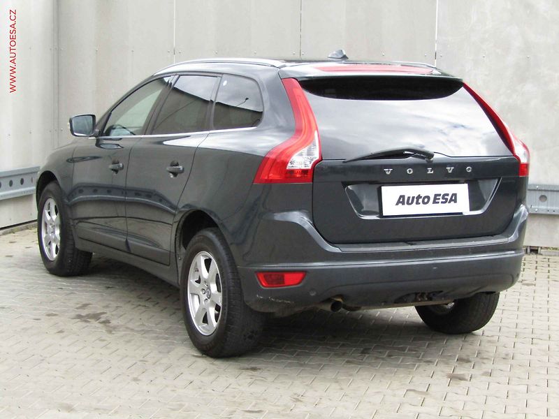 Volvo XC60 (2011) 2.0 D3, 1.maj, Panorama - fotka 6 z 24