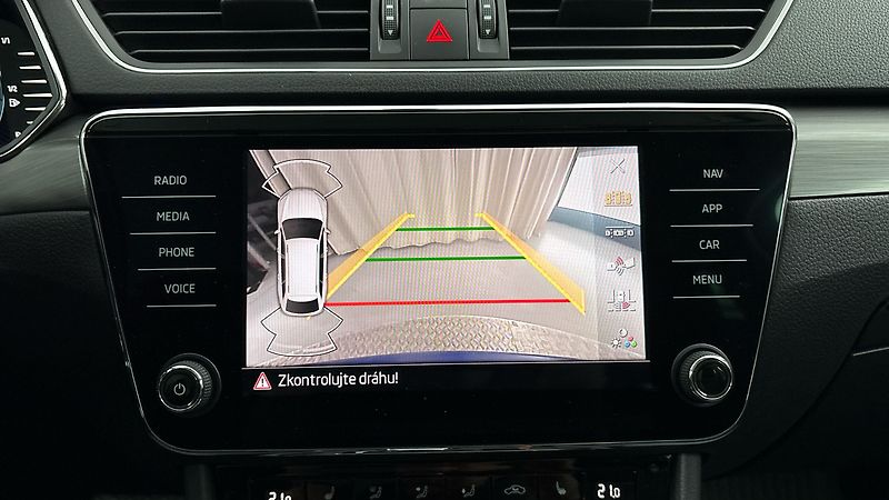 Škoda Superb 2.0 TSI DSG Style Combi - fotka 12 z 29