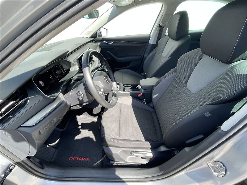 Škoda Octavia 2,0 TDI DSG Ambition Plus LED - fotka 3 z 19