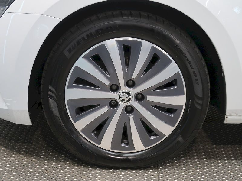Škoda Superb (2022) STYLE 2.0TSI 140KW - fotka 12 z 39