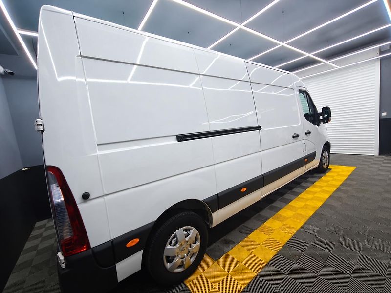 Renault Master (2019) 2.3, L3H2, klima, kamera - fotka 3 z 28