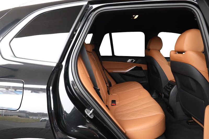 BMW X5 xDrive30d - fotka 6 z 26
