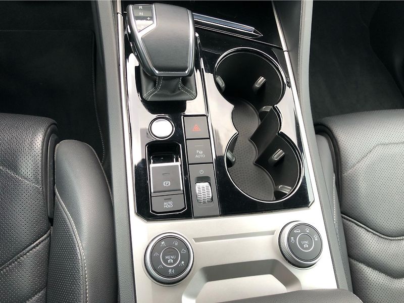 Volkswagen Touareg 3.0 TDI R-Line - fotka 21 z 30