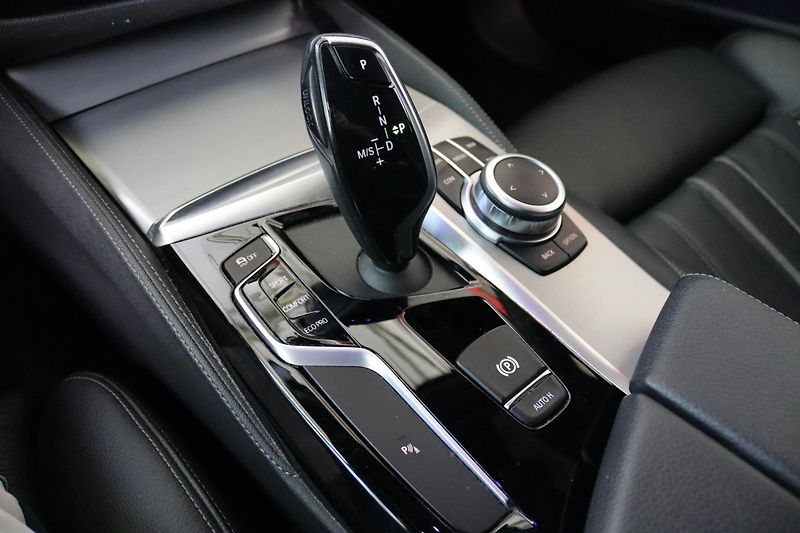 BMW Řada 5 530D XDRIVE TOUR G31 M-PAKET  - fotka 35 z 50