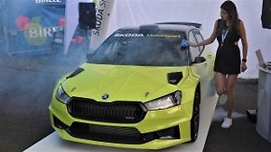 Jediný existující exemplář nové Fabie WRC stál při 