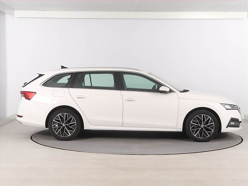 Škoda Octavia (2021) Style 1.5 TSI, Serv.kniha - fotka 6 z 16