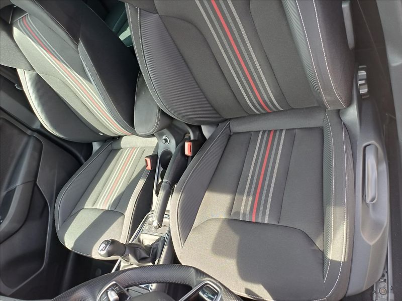 Škoda Kamiq 1,0   1.0TSI 85Kw MONTE CARLO - fotka 17 z 31