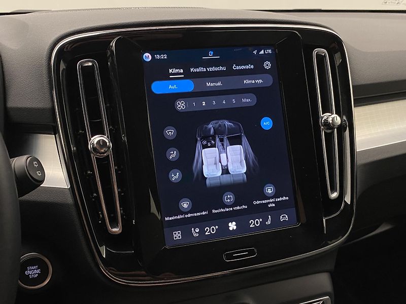 Volvo XC40 (2026) B3 AUT DARK PLUS - fotka 39 z 60