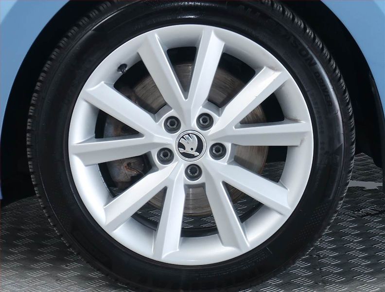Škoda Rapid (2012) Elegance 1.6 TDI, Navi - fotka 14 z 17