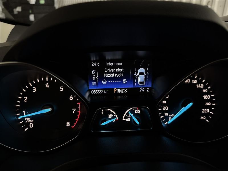 Ford Kuga 1.5EB 129kW AWD 2XALU 68KM! - fotka 19 z 42