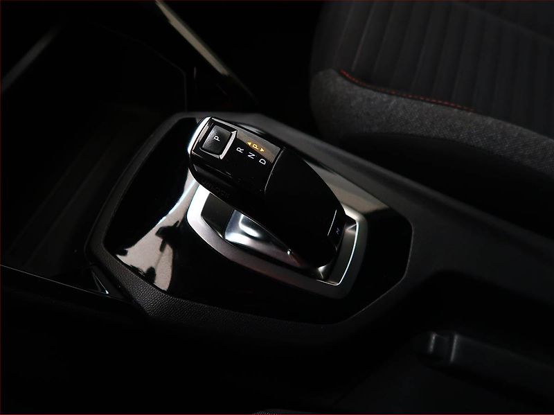 Peugeot 208 (2020) GT Pack 1.2 PureTech, Automat - fotka 13 z 17