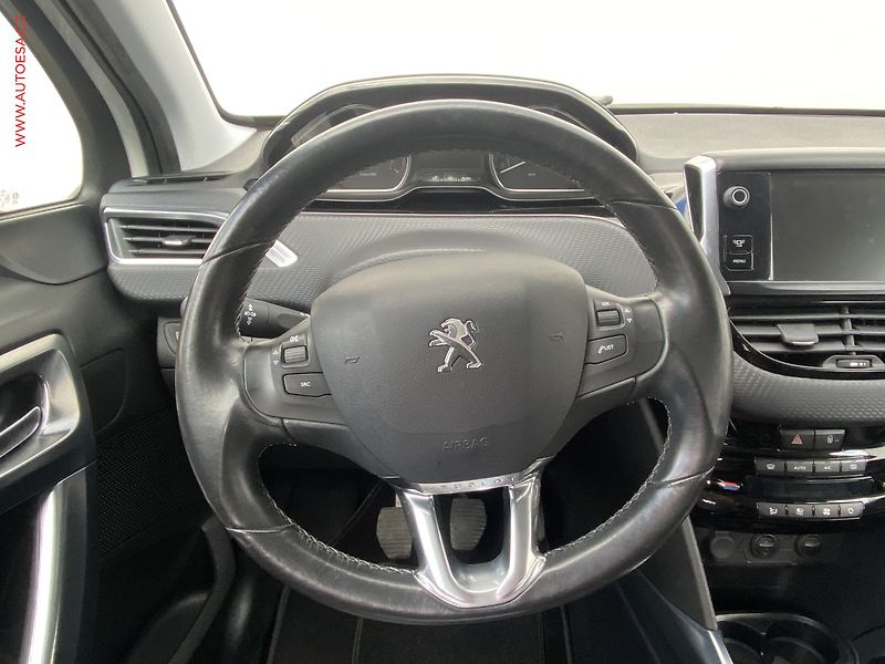 Peugeot 2008 (2013) 1.6i, Allure, navi, kůže - fotka 11 z 17