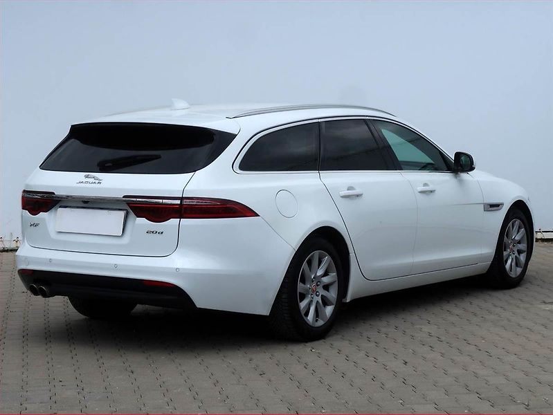 Jaguar XF (2018) 20d, Automat, Kůže, Navi - fotka 5 z 19