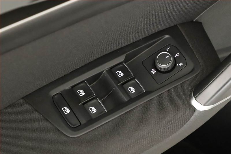 Volkswagen Touran (2016) 1.4 TSI, Automat, Serv.kniha - fotka 15 z 17