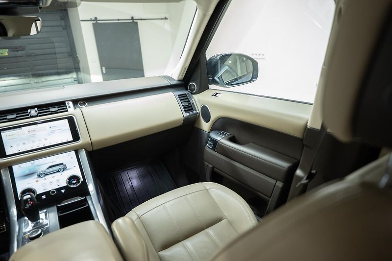 Land Rover Range Rover Sport (2019) SDV6 3.0 183 kW - fotka 9 z 48