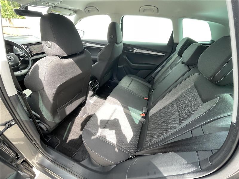Škoda Karoq 2,0 TDI 4x4 DSG Style Plus LED - fotka 17 z 24