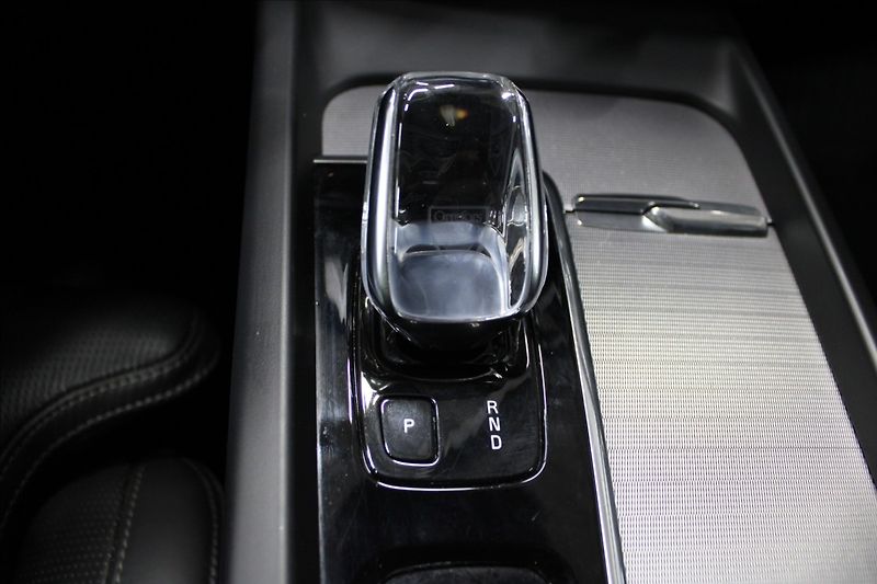 Volvo XC60 2,0 B4 AWD CZ PŮVOD - fotka 25 z 37