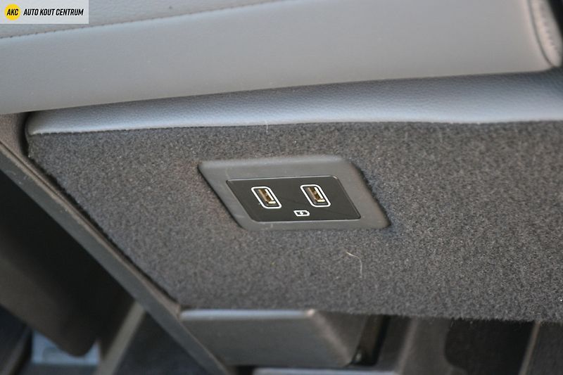 Hyundai Staria 2.2CRDi PREMIUM A/T- 9 MÍST - fotka 22 z 79