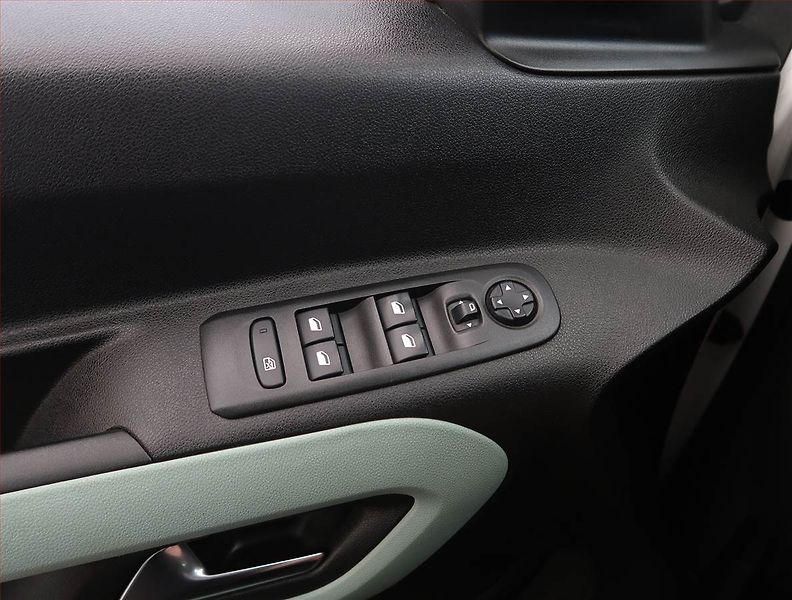 Citroën Berlingo (2020) Maxi Live 1.2 PureTech, 7Míst - fotka 18 z 18