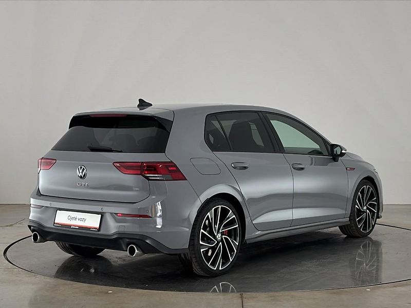 Volkswagen Golf GTI DSG - fotka 2 z 29