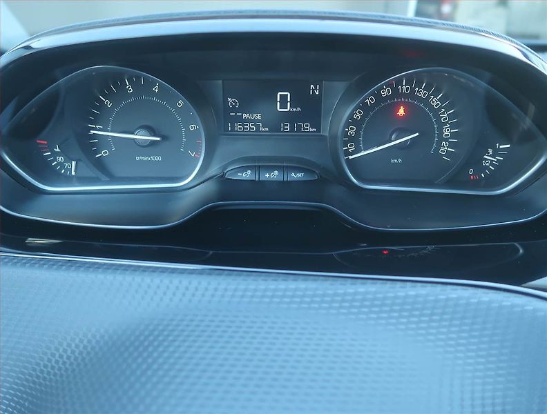 Peugeot 2008 (2016) 1.2 PureTech, Automat - fotka 11 z 16