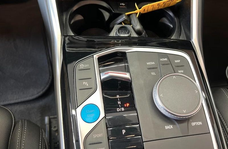 BMW i4 eDrive40 GC Kamera Auto. Park. - fotka 12 z 16