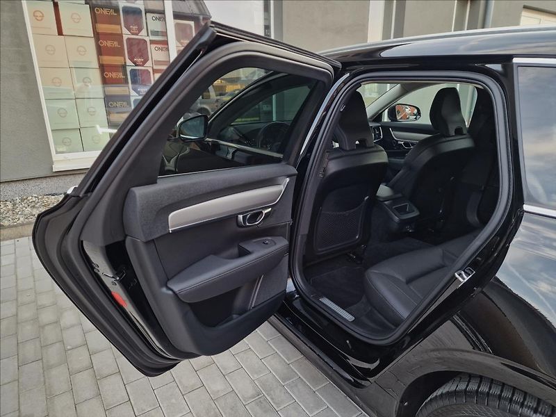 Volvo V90 B4 AWD Momentum Pro Auto,1Maj - fotka 18 z 50