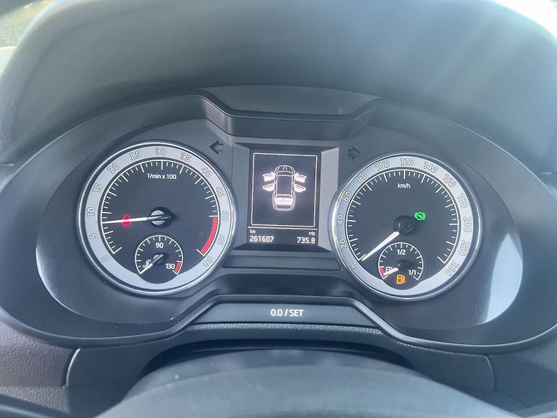 Škoda Octavia 2.0TDI 110KW,SCOUT,4x4,DSG,KůŽ - fotka 33 z 41