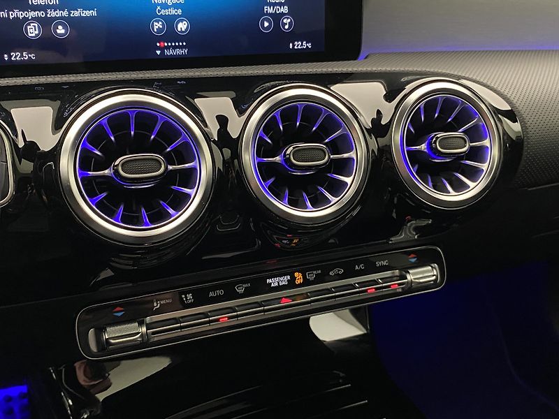 Mercedes-Benz Třídy A A200 AMG 120kW AUT - fotka 25 z 51