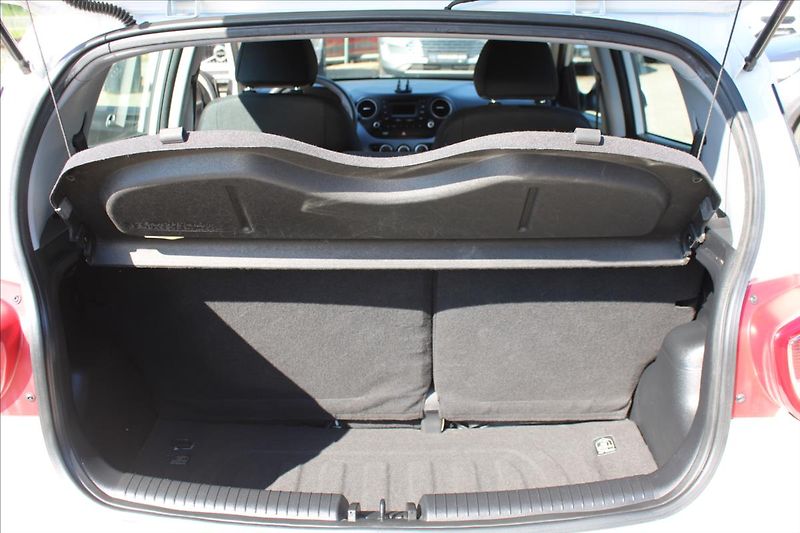 Hyundai i10 1,0 i  NOVÉ V ČR,1.MAJITEL - fotka 11 z 22