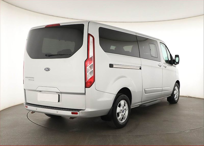 Ford Tourneo Custom (2017) Titanium 2.0 EcoBlue, DPH - fotka 5 z 18