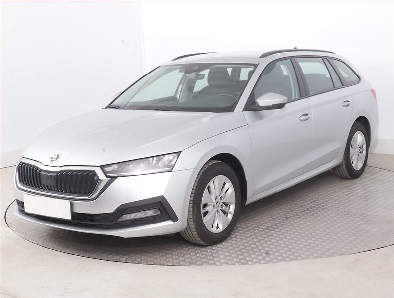 Škoda Octavia (2023) Ambition 2.0 TDI, ČR,1.maj - fotka 2 z 15