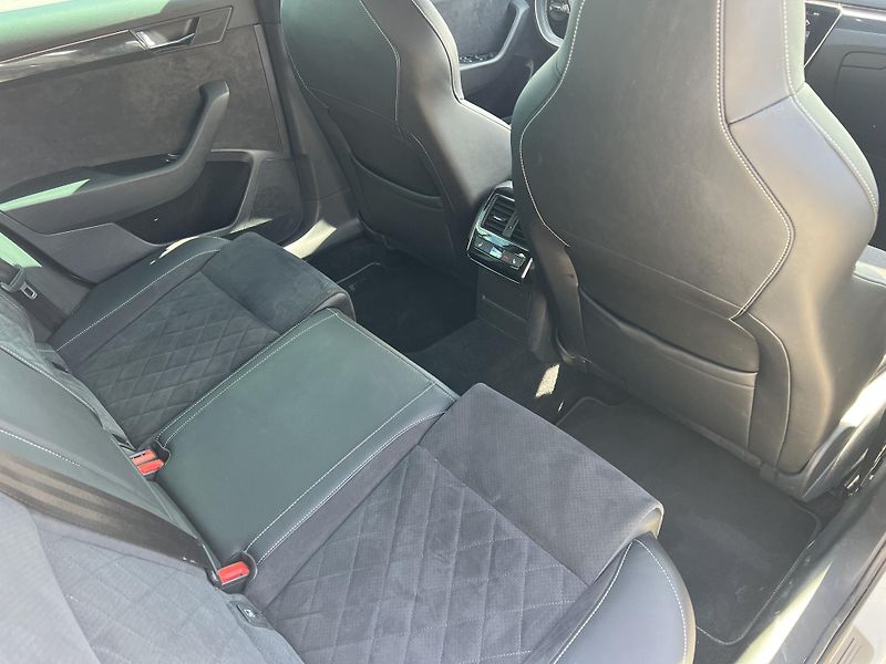 Škoda Superb 2.0 TDi Sportline nez.topeni  - fotka 12 z 18
