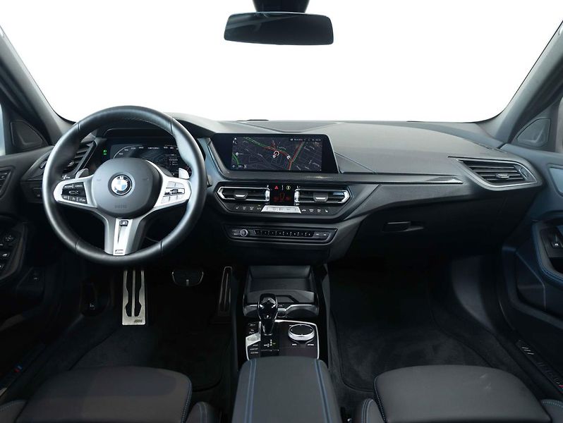 BMW Řada 1 M135i xDrive - fotka 12 z 22