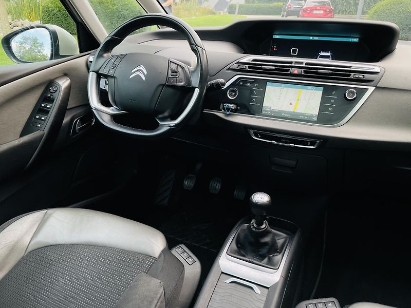 Citroën Grand C4 Picasso 2.0HDi MAN 7MÍST KAMERA TAŽNÉ - fotka 27 z 45