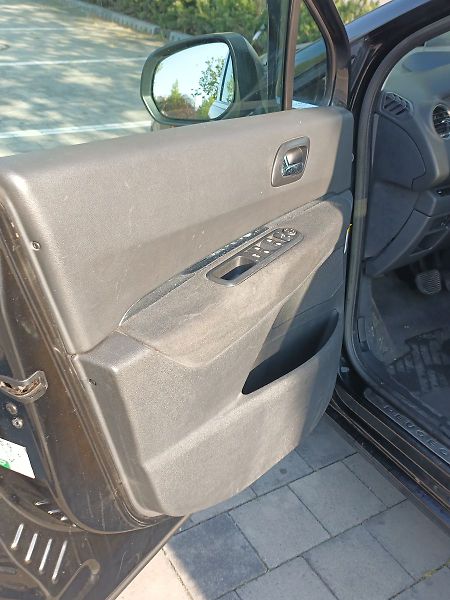 Peugeot 5008 2.0 HDi Automat 7 Míst Panoram - fotka 9 z 14