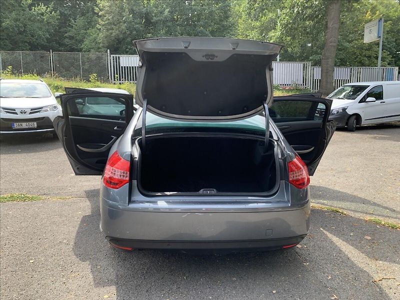Citroën C5 2,0 i SERVISKA - fotka 18 z 19
