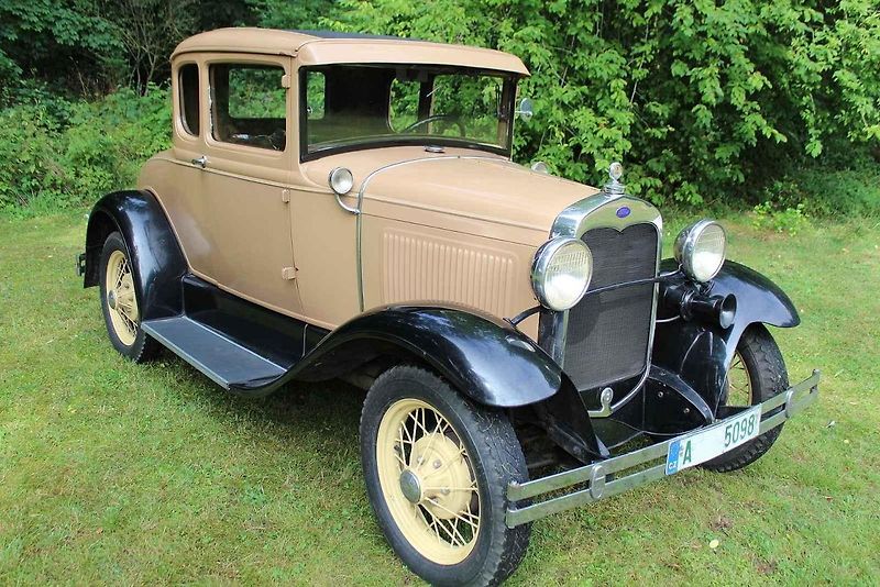 V Libořicích u Žatce se uskutečnil v pořadí třetí sraz historických vozidel. Ford Mustang nemohl chybět.