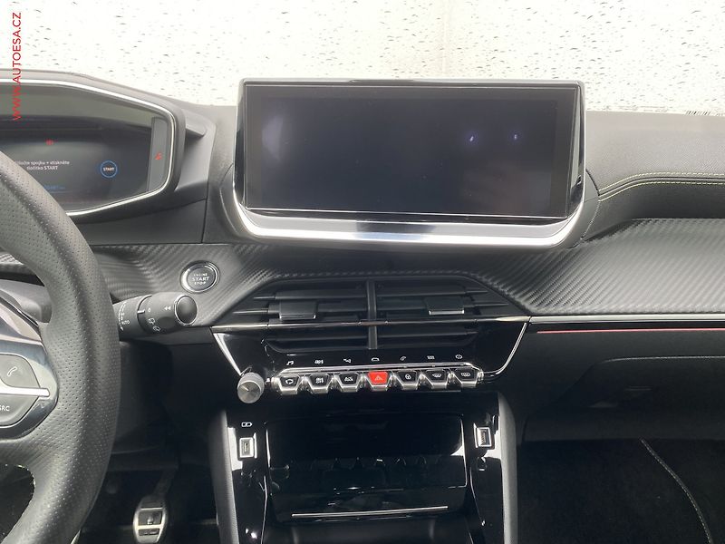 Peugeot 208 (2020) 1.2 PT, GT Line, navi, panor - fotka 12 z 17