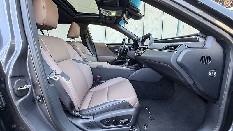 Lexus ES 300h 300H 2,5 HEV BUSINESS EDITION - fotka 9 z 25