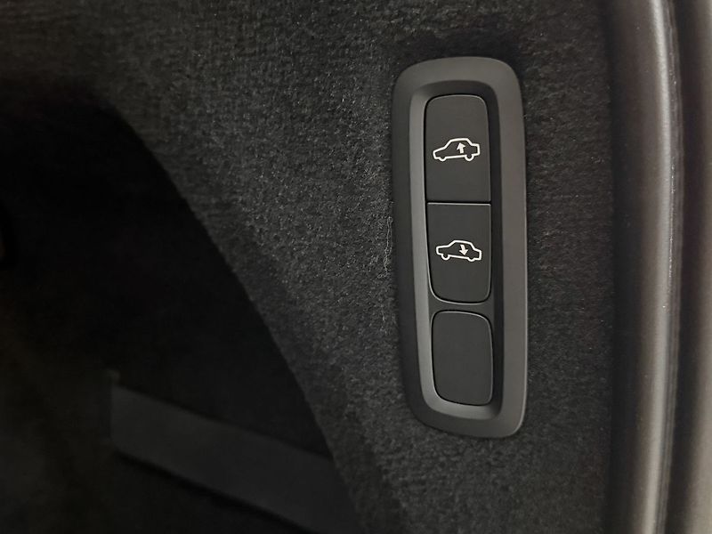 Volvo XC90 B6 AWD ULTIMATE BRIGHT, WEBAST - fotka 31 z 35