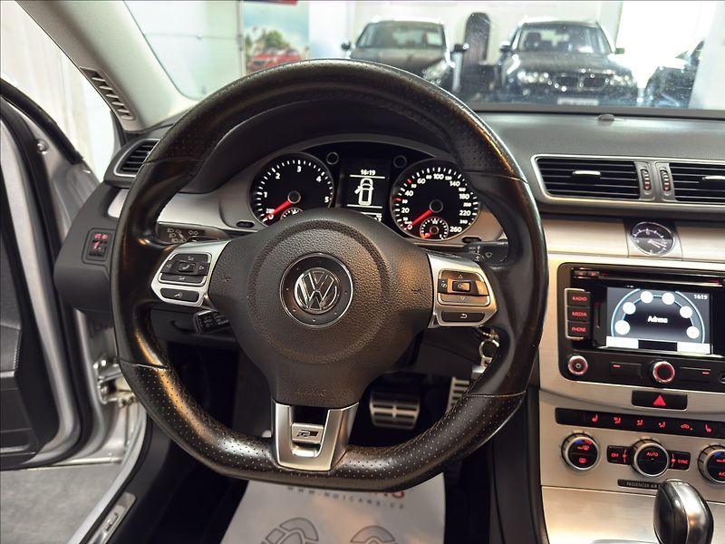 Volkswagen Passat 2,0   TDI DSG REZERVACE - fotka 9 z 39